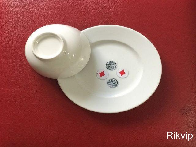 Hướng dẫn cách đánh vị xóc đĩa đơn giản và chuẩn xác nhất 1 Xóc đĩa là trò chơi đã trải qua hàng ngàn thế kỷ